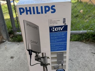 Philips Indoor/ outdoor amplified flat panel Antenna UHF/HDTV Digital