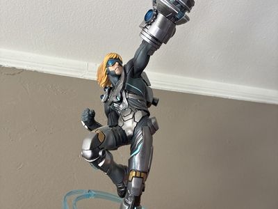 League Of Legends Statue