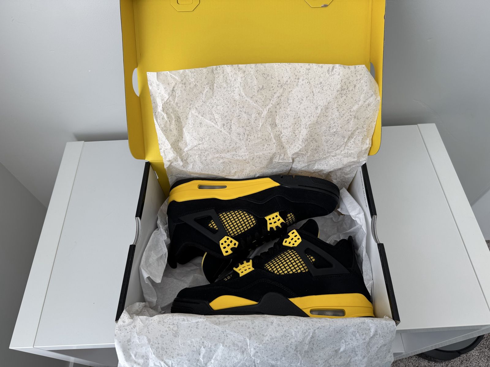 Air Jordan 4 Retro Thunder Size 8 DS