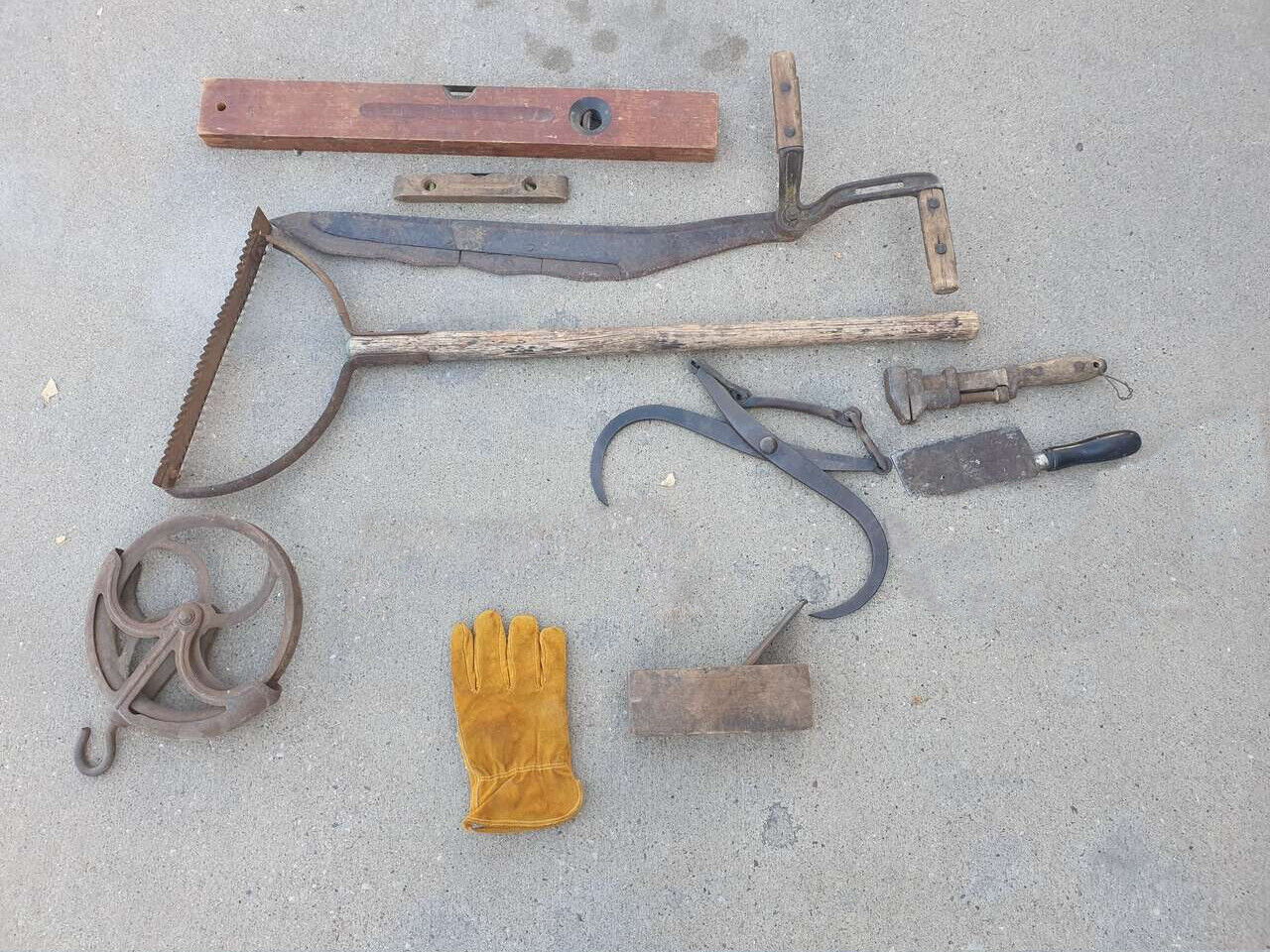 41 old tools for display or decoration