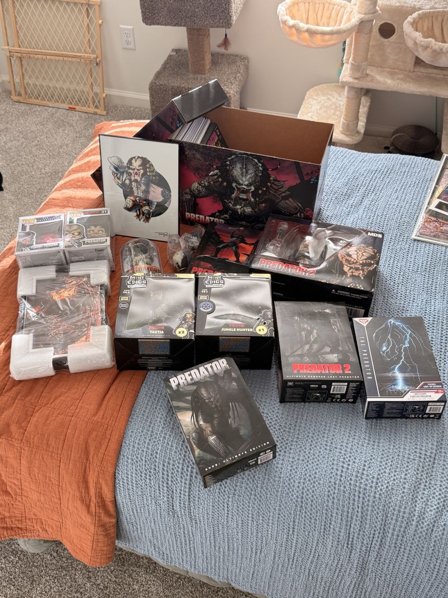 Predator Collectibles Lot - NECA Figures, Funko Pop #31, Weta Mini Epics & Art Print