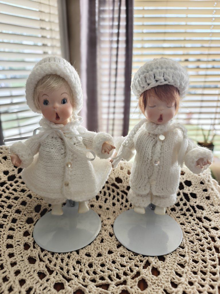 Vintage Porcelain Dolls LaRose Carolers 6" Pair