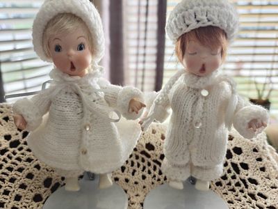 Vintage Porcelain Dolls LaRose Carolers 6" Pair