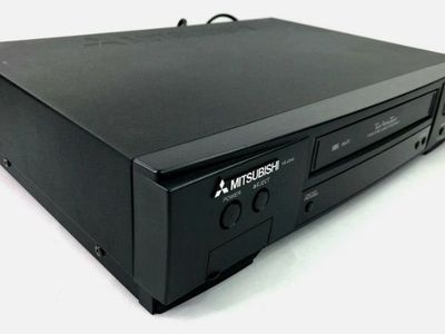 MITSUBISHI-HS-U540 VCR-PLAYER-RECORDER IN GREAT CONDITION WITH REMOTE.