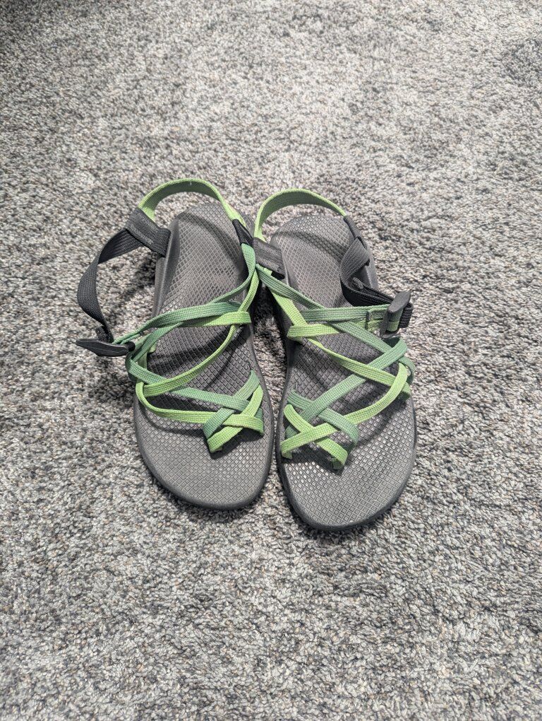 women's sz9 chacos green