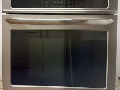If YOU Want a Good Oven this is it- Very little use, Like New, Clean, Excellent working condition.