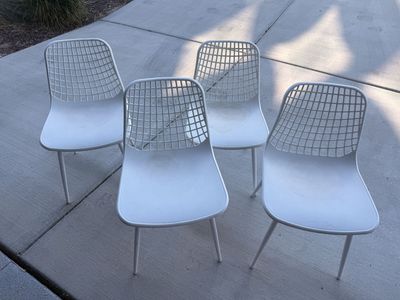 Outdoor patio dining chairs