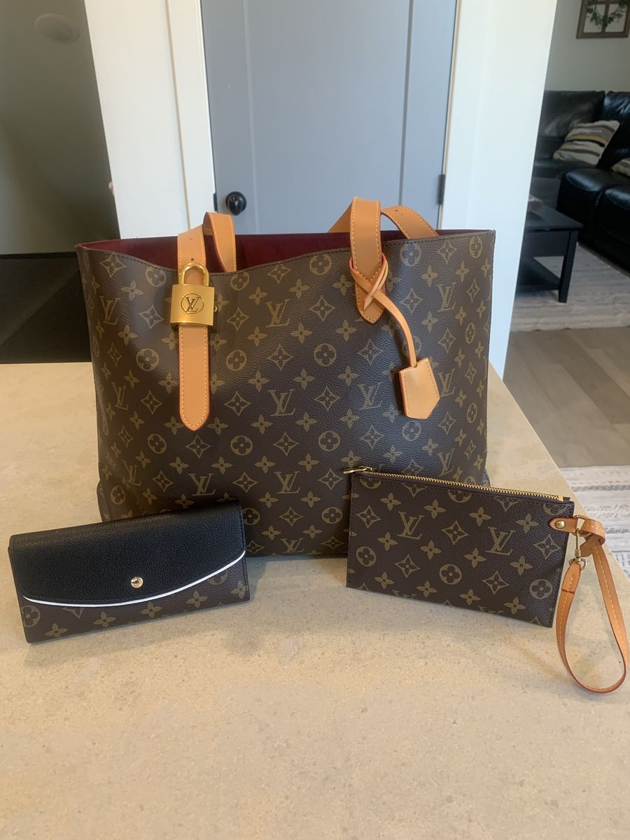 LV purse set