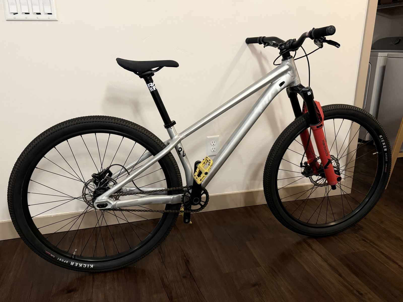 Specialized P.4 Dirt Jumper Mountain Bike - Excellent Condition, Marzocchi Bomber Fork
