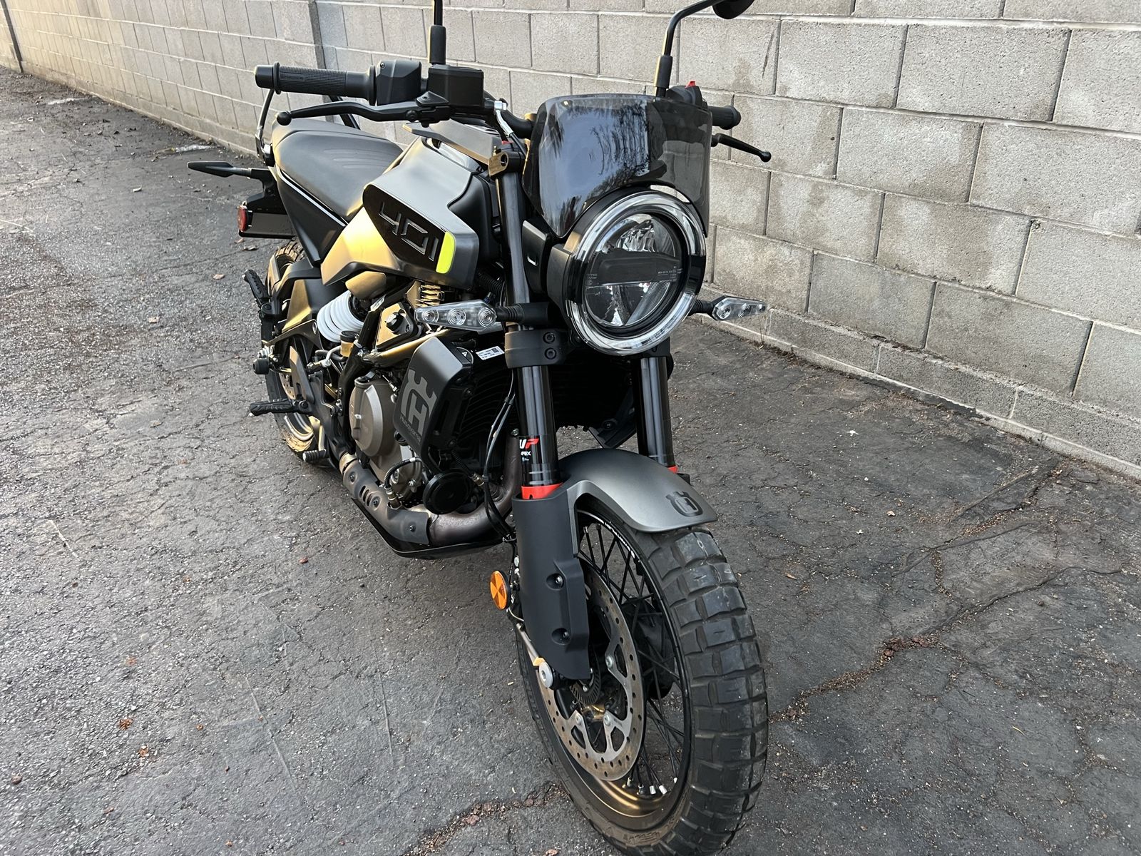 2024 Husqvarna Svartpilen 401