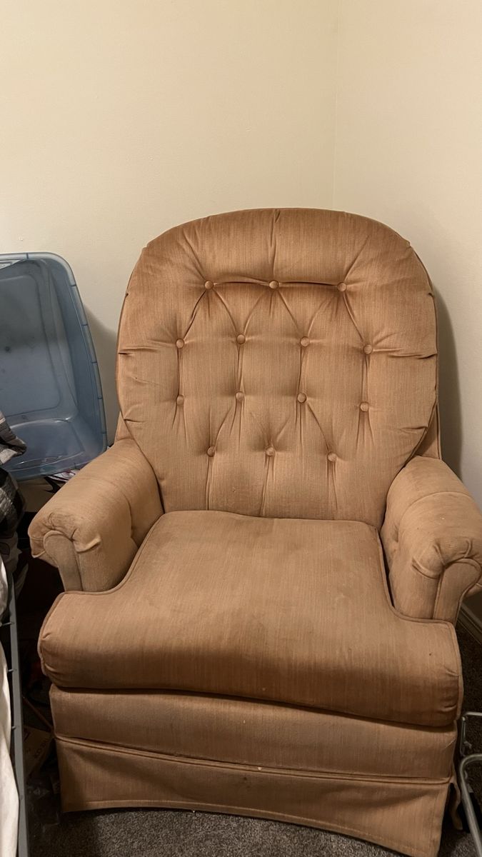 Vintage Tufted Armchair in pink Velvet with Skirted Base