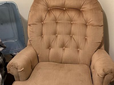 Vintage Tufted Armchair in pink Velvet with Skirted Base
