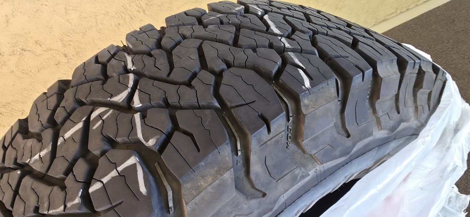 K03  -  LT 275/70 R18 125/122S E