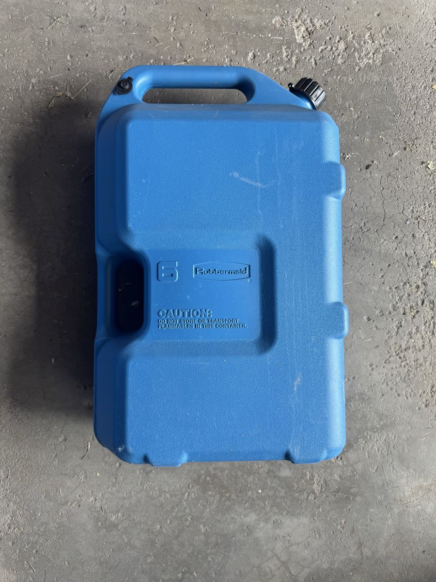Rubbermaid Blue 5-Gallon Water Jug Container with Spout and Handle