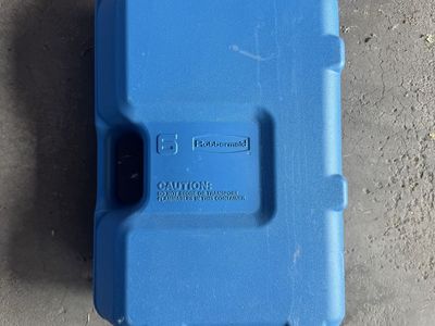 Rubbermaid Blue 5-Gallon Water Jug Container with Spout and Handle