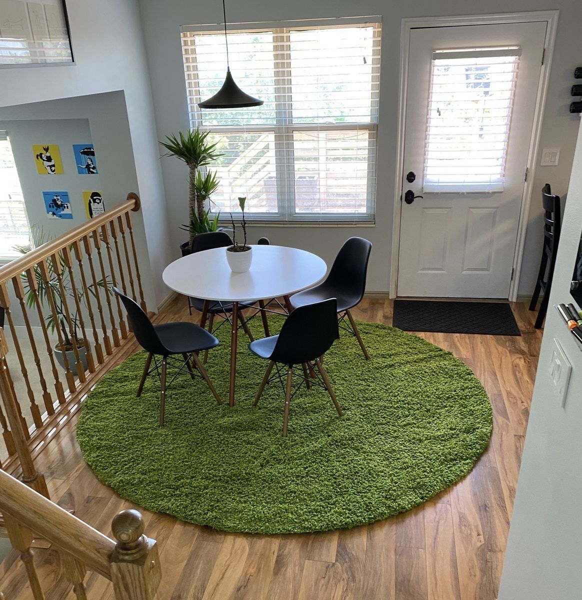 8’ Green Shag Rug with pad