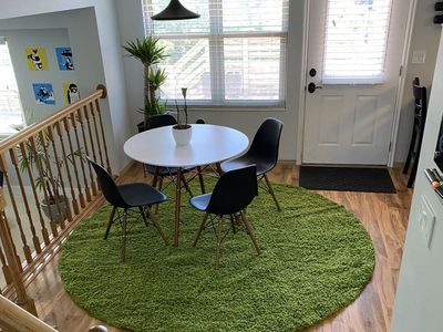 8’ Green Shag Rug with pad