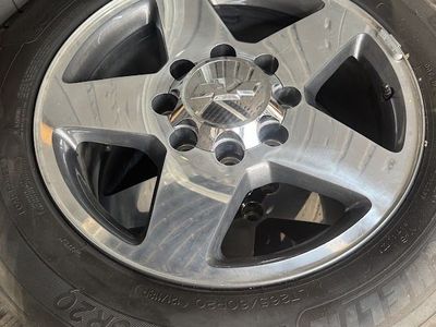 Chevrolet OEM 20" Alloy Wheel with Michelin Defender LTX LT265/60R20 Tire