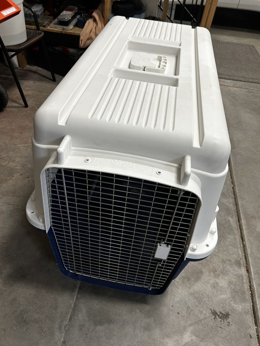 Dog transportation crate : X-LARGE - Used once only