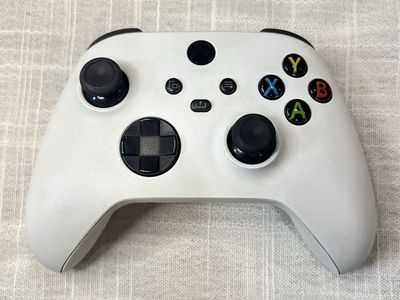 Official Microsoft Xbox Series X|S Wireless Controller Model 1914 - Robot White