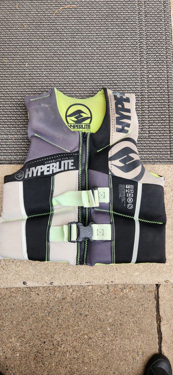 Kids hyperlite neoprene life jacket size 50-90lbs 
