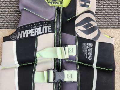 Kids hyperlite neoprene life jacket size 50-90lbs
