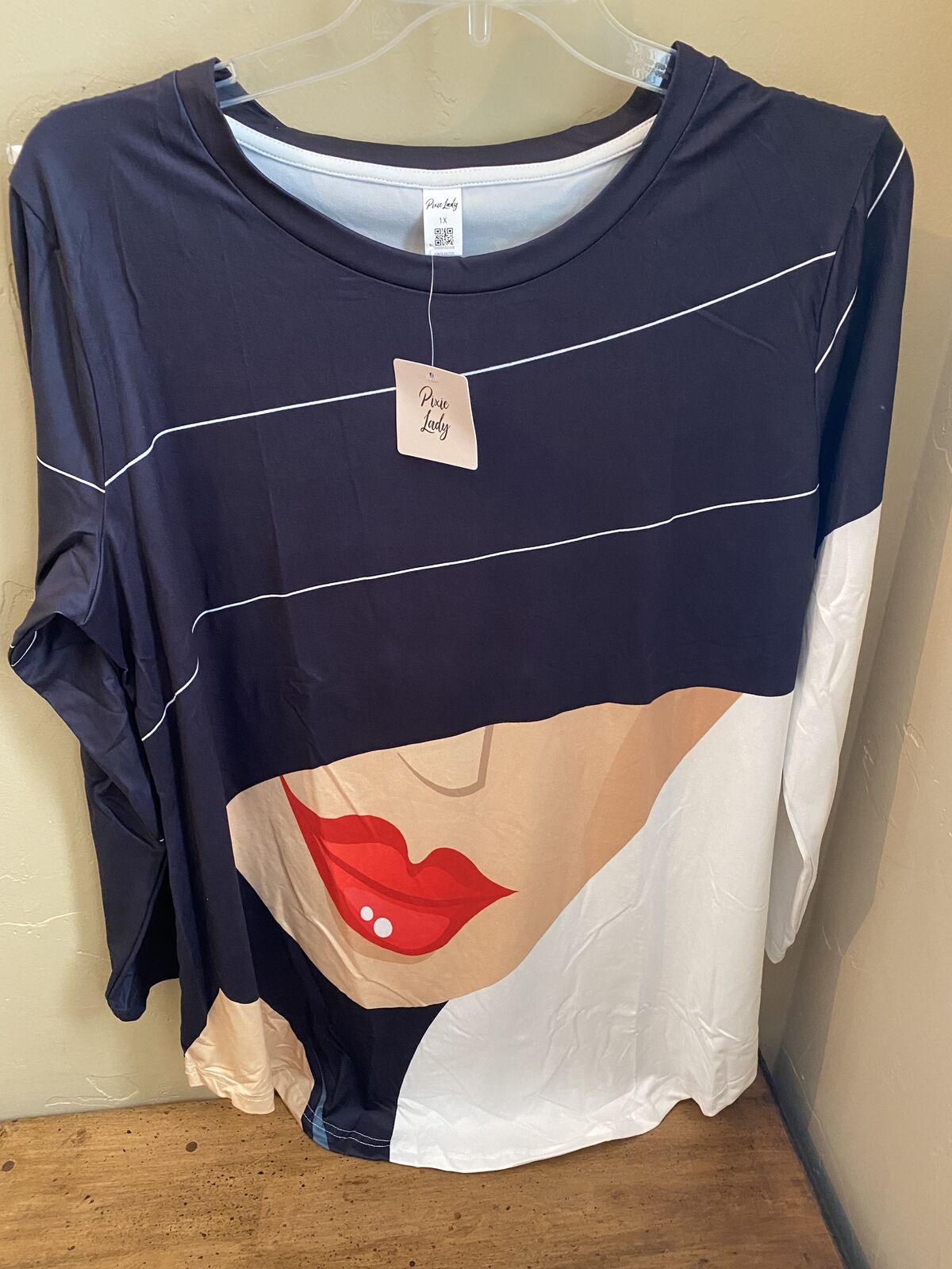 NEW - Stunning Beautiful Lady Peeking Under Hat -Stretchy Tunic Top SZ 1X - Bright Colors - See Photos