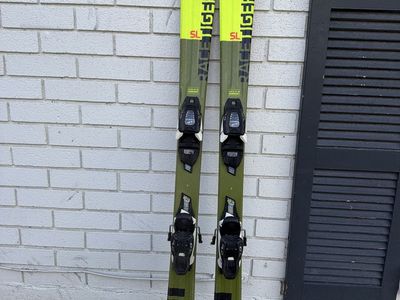 Volkl Racetiger SL Skis – 130 cm w/ Marker Bindings – Great Youth Race Ski