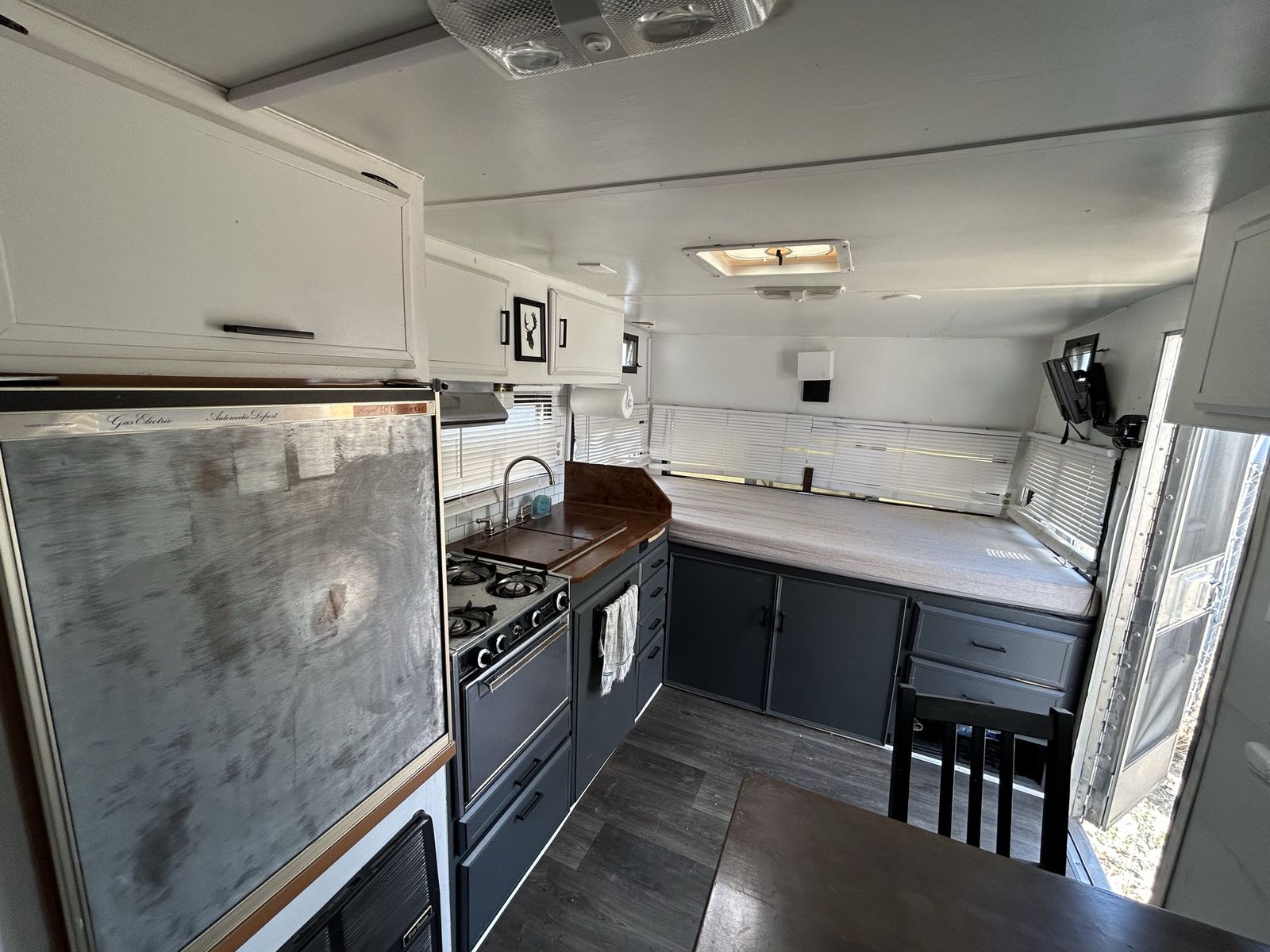 Main image 6