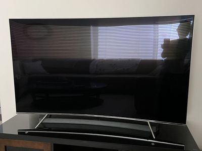 Curve Screen Samsung Smart TV