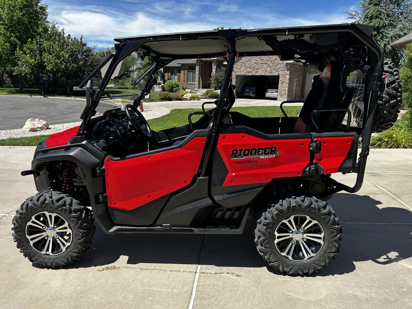 2018 Honda Pioneer 1000-5, 2835 Miles, Fox Shocks, Slim Roof, Spare Tire Rack w/Spare, Back Poly Window, Warn Winch, more.....