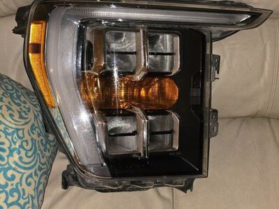 Ford F-150 2022 passenger headlight