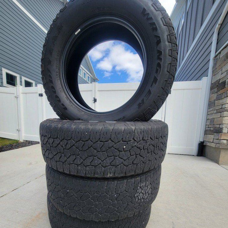 275/65R20 Goodyear Wrangler