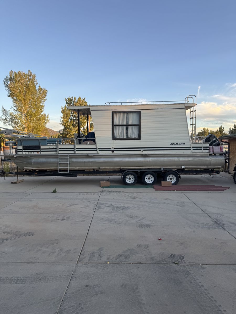 House boat
