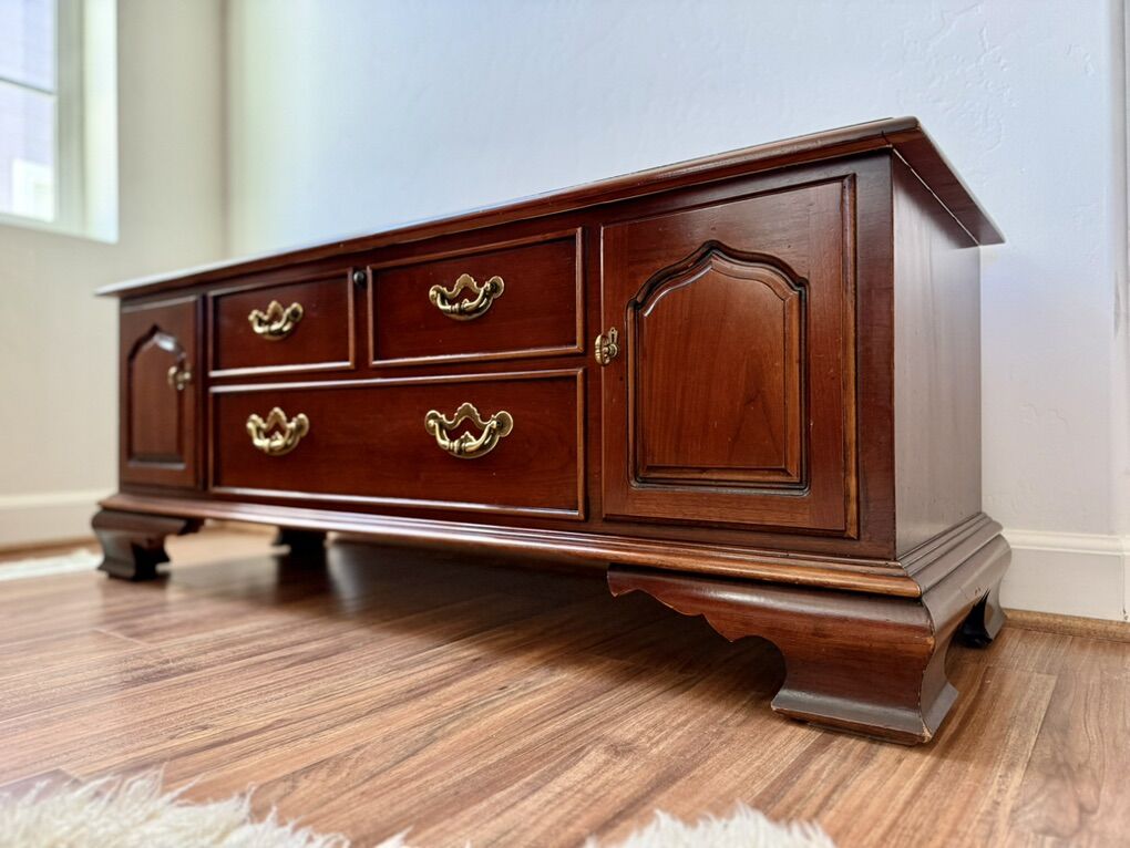 Vintage Lane Cedar Chest