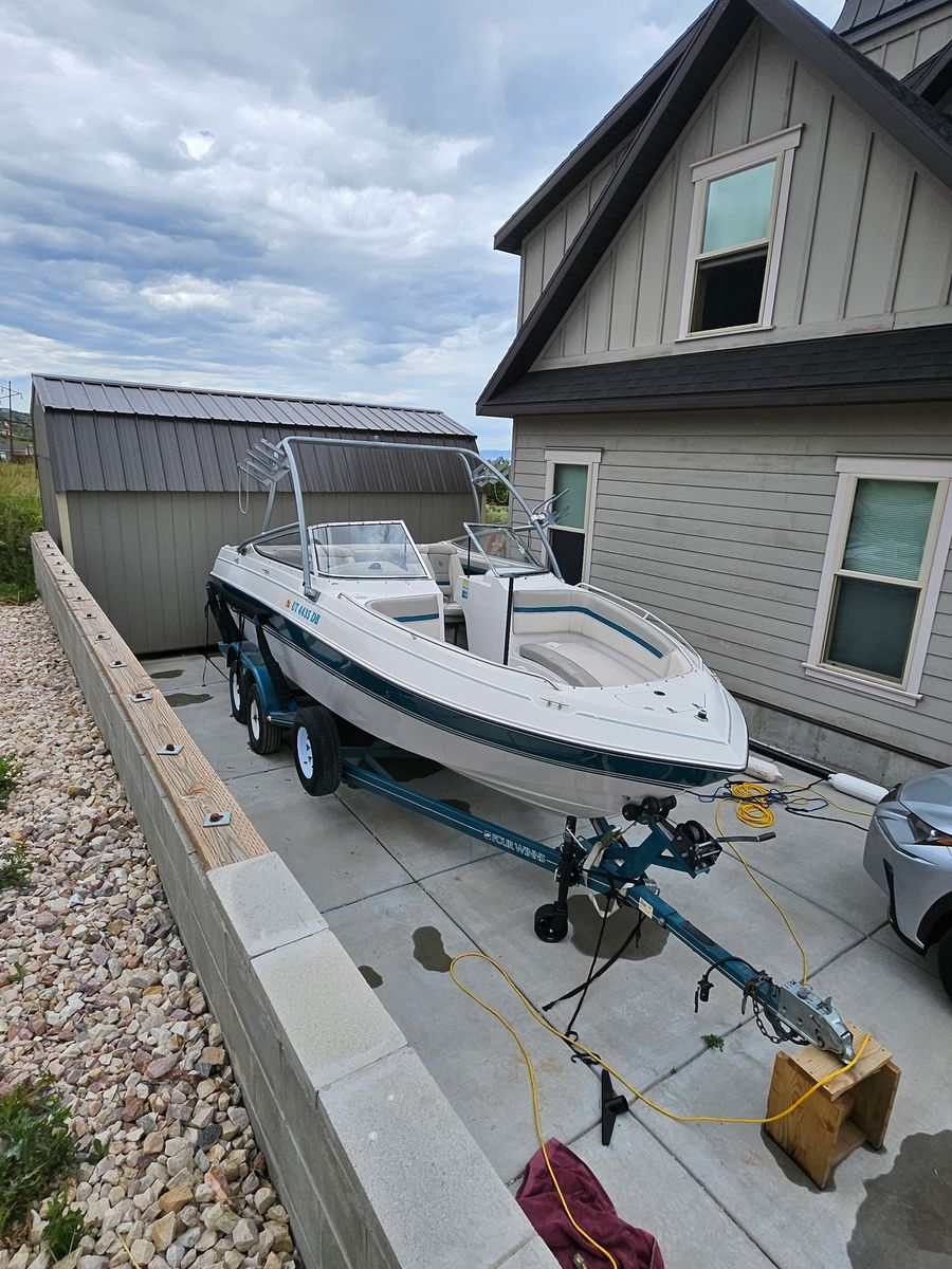 Four Winns Horizon 23’ with Trailer