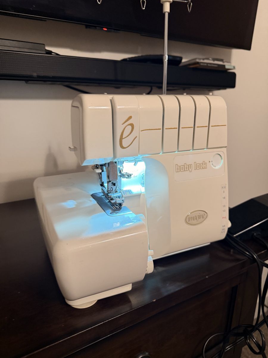 Baby Lock Imagine Serger Sewing Machine with Foot Pedal