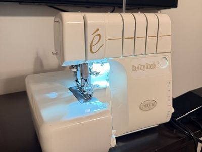 Baby Lock Imagine Serger Sewing Machine with Foot Pedal