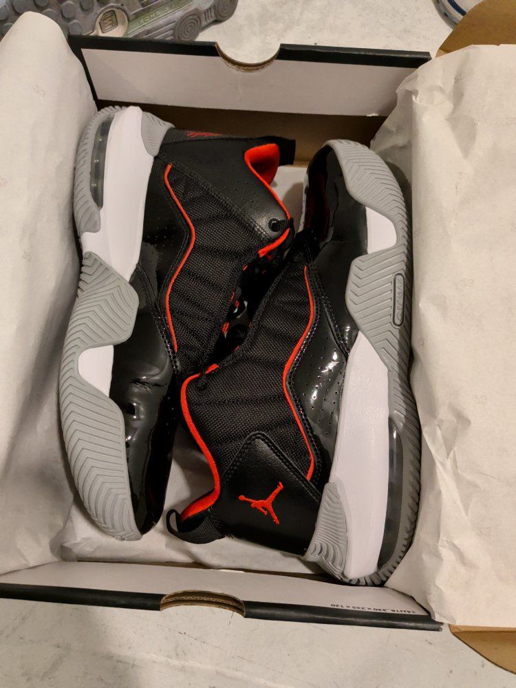 Jordan Black/Red/Grey Basketball Shoes - Size 10