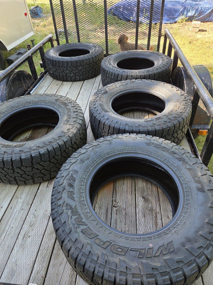 Set of 5 Used Wildpeak A/T LT285/70R17 All-Terrain Tires