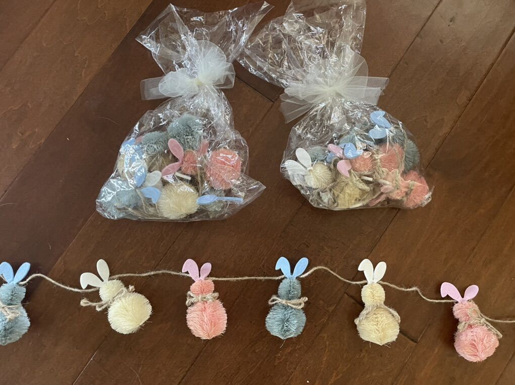 New Garland W/ Bristle Bunny Rabbits - 3 Available