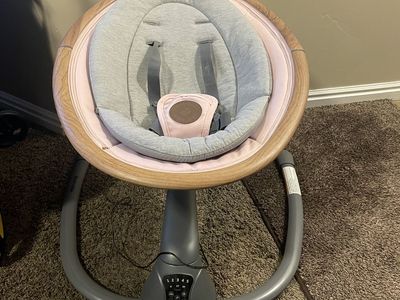 Maxi Cosi baby swing