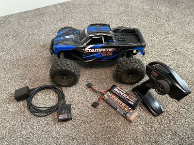 Traxxas Stampede 4x4 Brushless w/ 2 Batteries & Charger