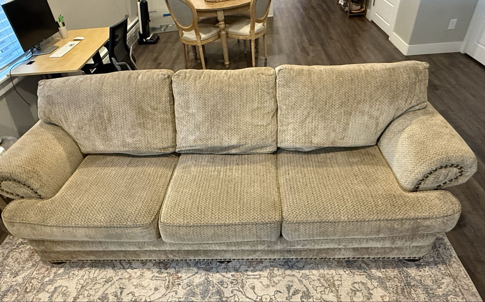 Couch - must be able to pick up!