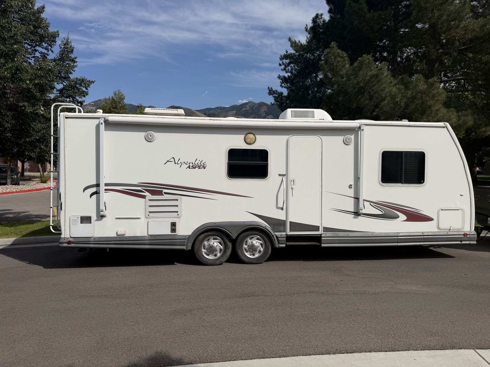 26’ Aspen Alpenlite Camp Trailer