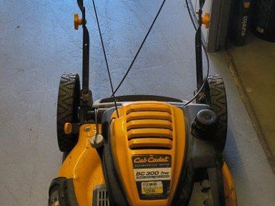 self propelled cub cadet lawnmower