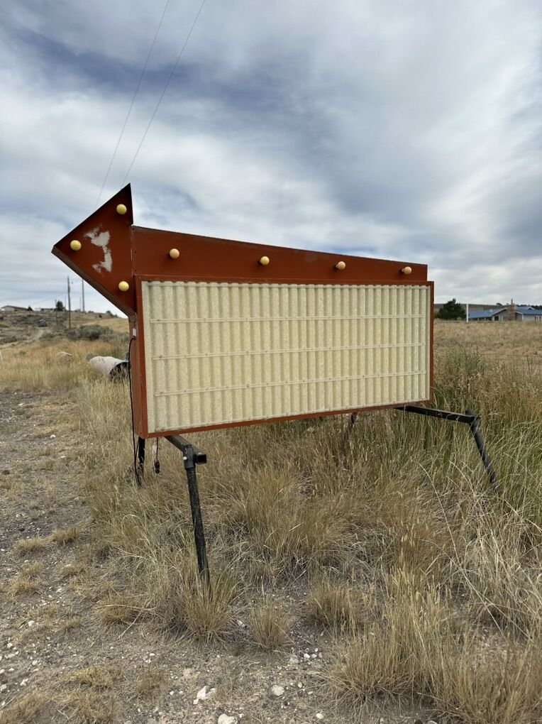 FOR RENT >> Arrow Marquee Lighted Sign