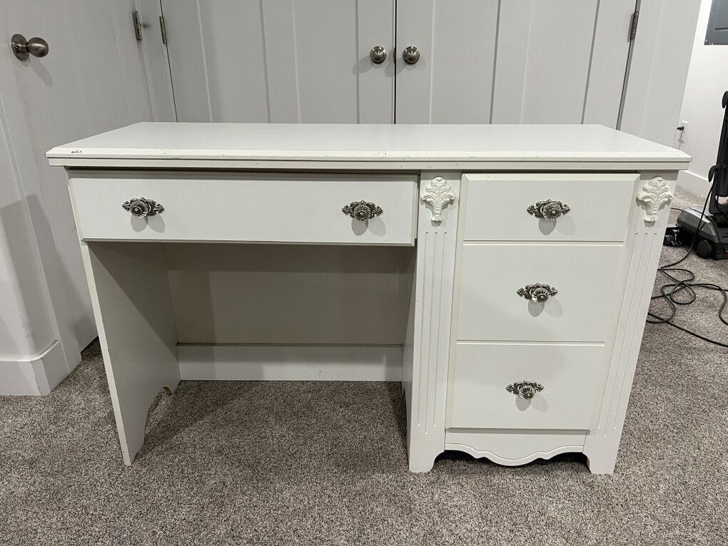 Beautiful White Desk & Chair