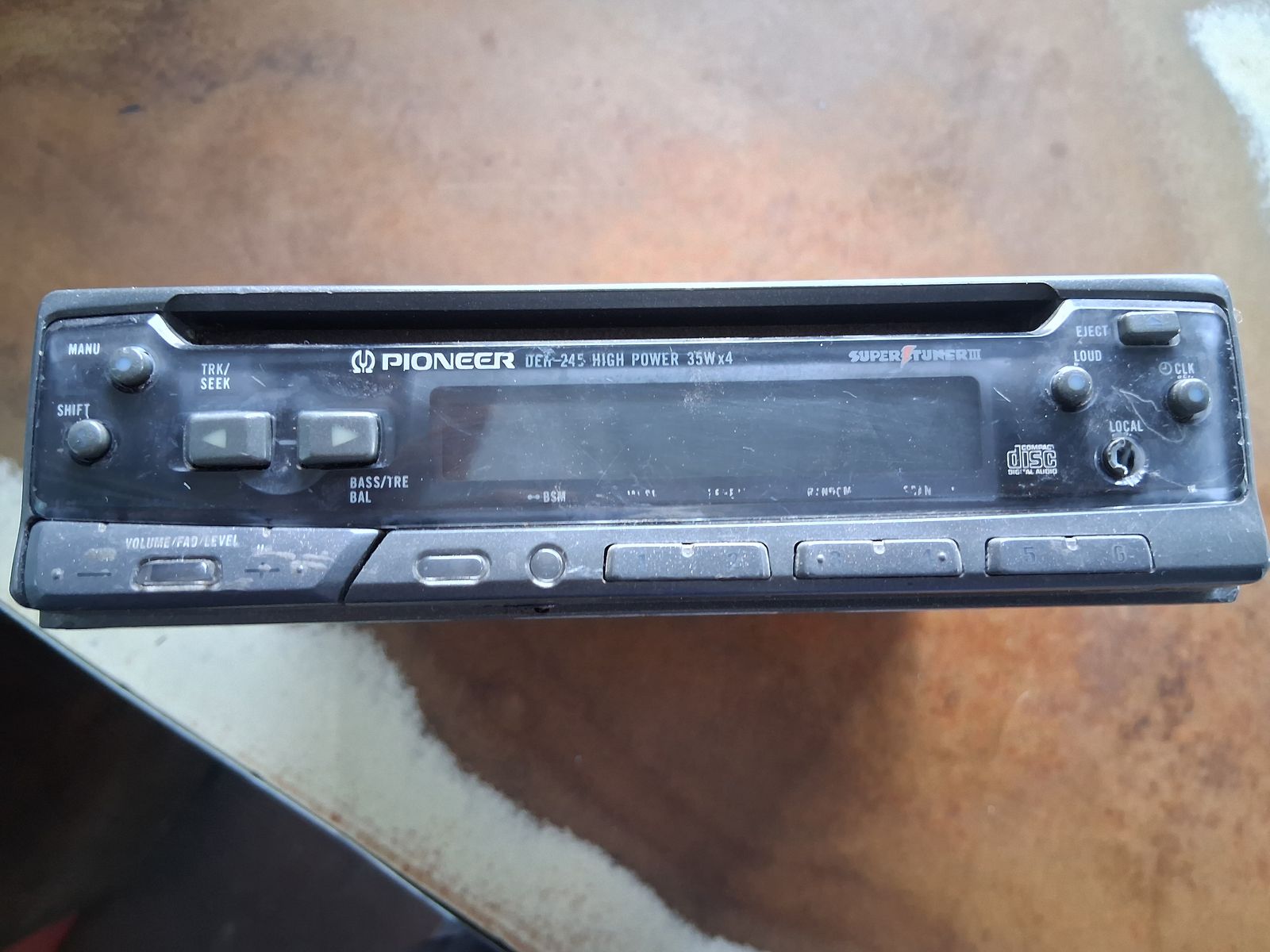 Pioneer-FM/AM-CD Player