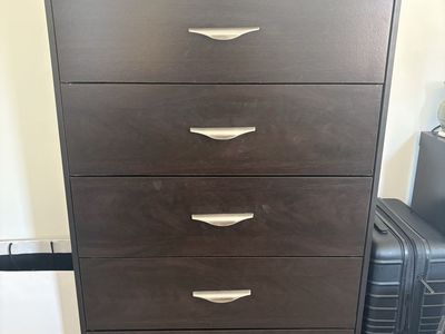 Dark Brown 5-Drawer Dresser/Chest - Bedroom Storage Solution